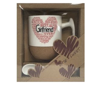 Porcelanasta skodelica in žlička v darilni embalaži, motiv deklice