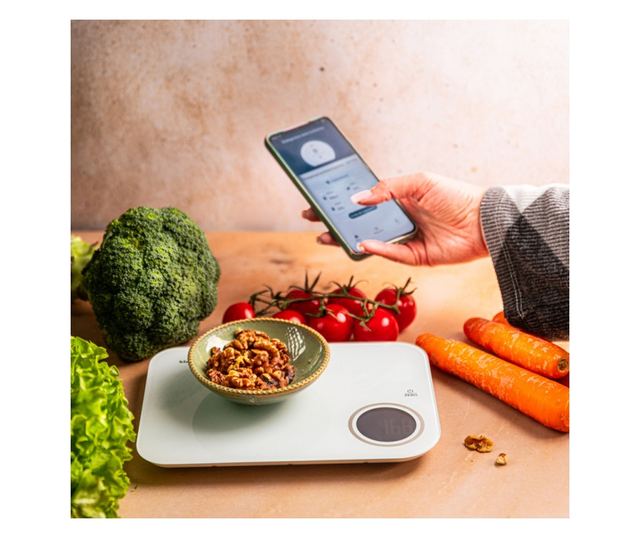 Klausberg KB 7938 konyhai mérleg, 5 kg, Bluetooth, mobilalkalmazás, LCD, tára, 4 jelző, folyadékok, jelzők, fehér/kék