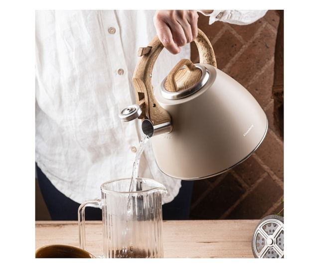 Klausberg KB 7954 fütyülős vízforraló, 2,5 l, rozsdamentes acél, hőszigetelt fahatású fogantyú, indukciós, bézs/barna