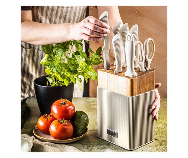 Klausberg KB 7984 késkészlet, 8 darabos, rozsdamentes acél, hegyező, akácfa állvány, bézs/fa