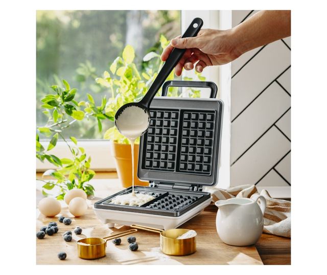 Gofrisütő Mesko MS 3091, 1800W, Tapadásmentes bevonat, 2 sütőlap, Csúszásmentes lábak, Fehér