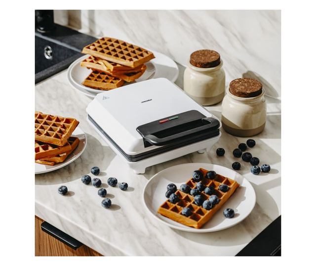 Gofrisütő Mesko MS 3091, 1800W, Tapadásmentes bevonat, 2 sütőlap, Csúszásmentes lábak, Fehér