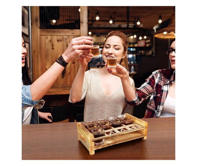 Belle Vous 12 db-os pohárkészlet égetett fa tálcával, 60 ml, fogantyúkkal, italok felszolgálásához, átlátszó/barna