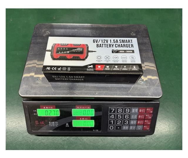 Foxsur Moto/Auto 6V-12V, 4Ah–30Ah, intelligens akkumulátortöltő-egyenirányító javítási móddal és automatikus érzékeléssel