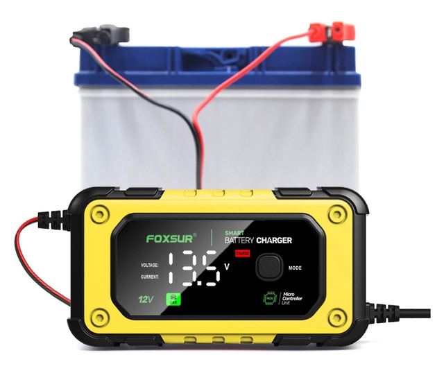 FOXSUR 12V 7A digitális autós egyenirányító LED kijelzővel, autó- és motorakkumulátor töltés 4Ah-140Ah, impulzusjavító funkció,