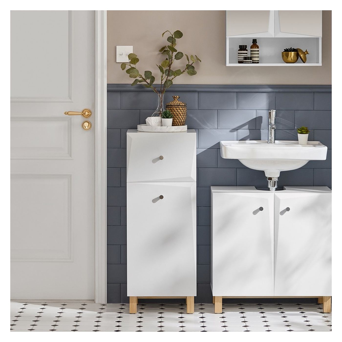 SoBuy Шкаф за баня с кош за пране Бял 34x90x30 см BZR93-W - 2