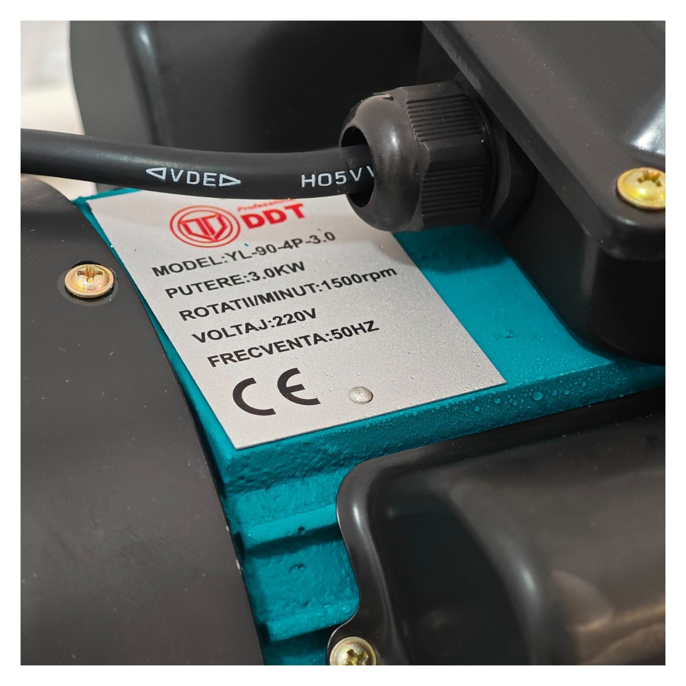 DDT egyfázisú villanymotor, 3 kW teljesítmény, 1500 ford./perc sebesség, réz tekercselés, túlterhelés elleni védelem - 9