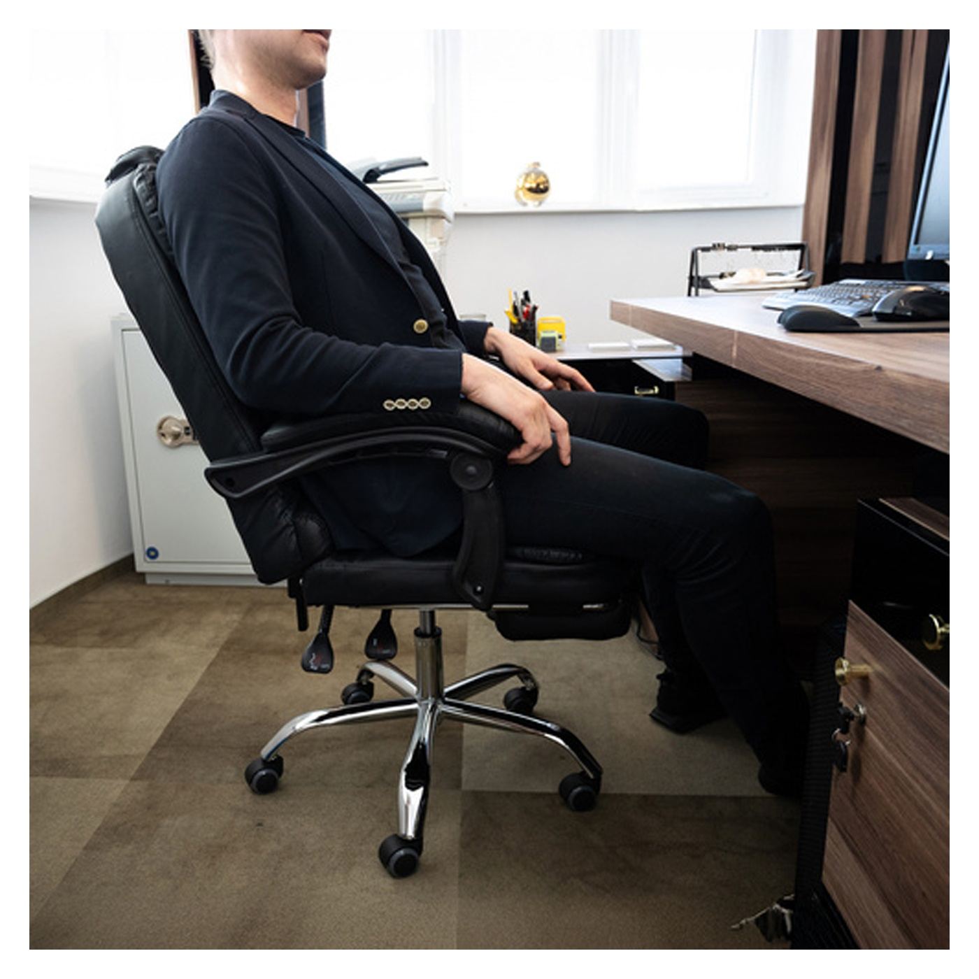 Irodai szék lábtartóval Malatec 26195 – Fekete ergonomikus szék - 11